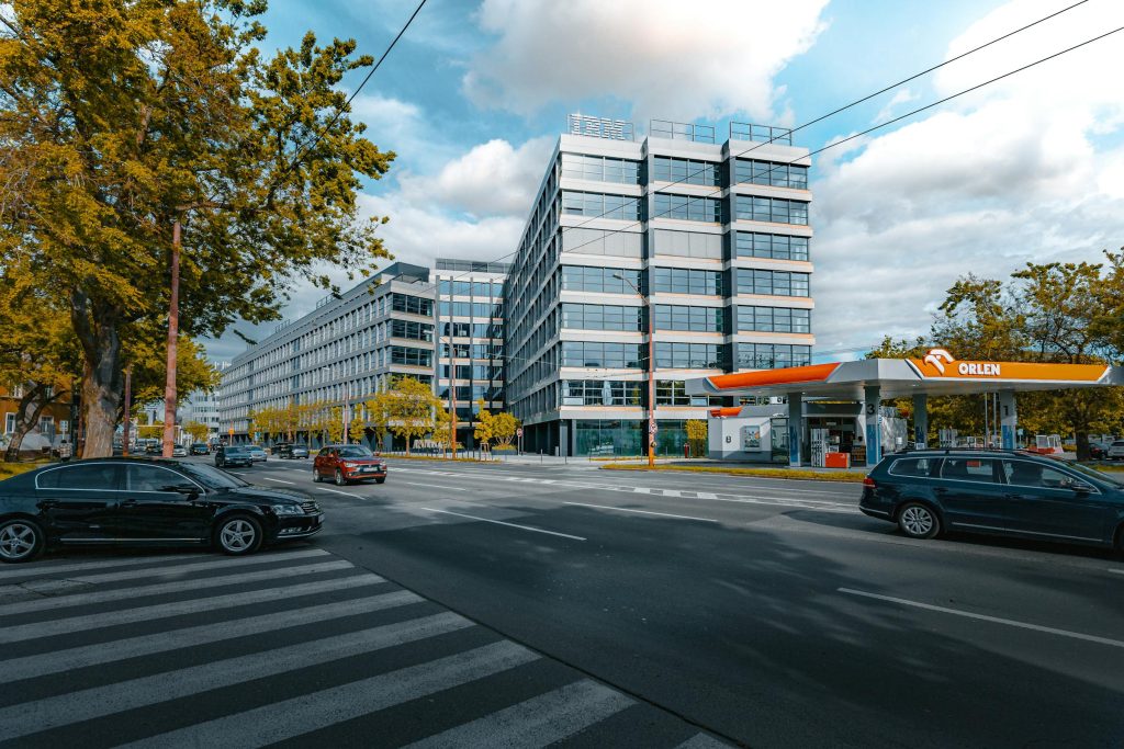 The Future of Employment in Poland: Insights from Leading Companies like PKN Orlen and KGHM - Melhores oportunidades de emprego na Polonia