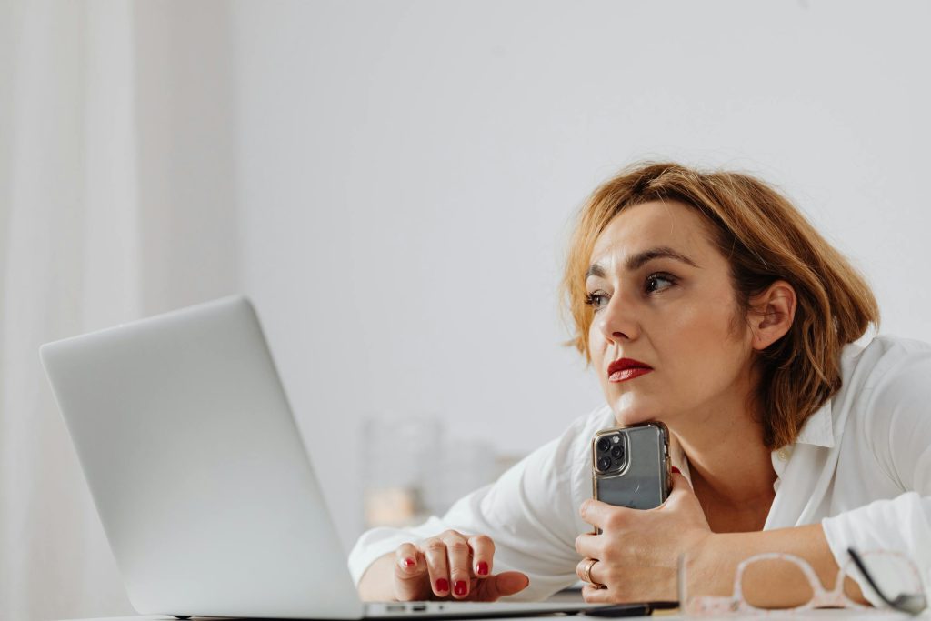 Uncovering Top Career Opportunities in Greece: Insights from Leading Corporations like Hellenic Petroleum and Alpha Bank - Melhores oportunidades de emprego na Grecia