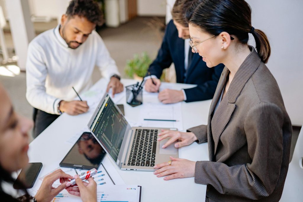 Navigating Opportunities: The Impact of Major Corporations on Croatias Job Market - Melhores oportunidades de emprego na Croácia