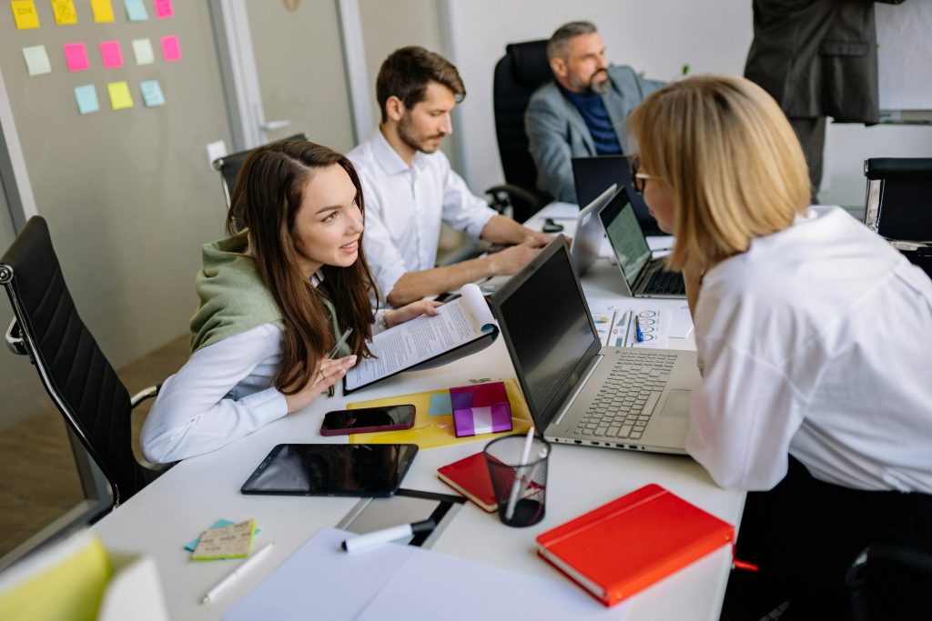 Navigating the Danish Job Market: Insights on Leading Companies like Maersk and Novo Nordisk - Melhores oportunidades de emprego na Dinamarca