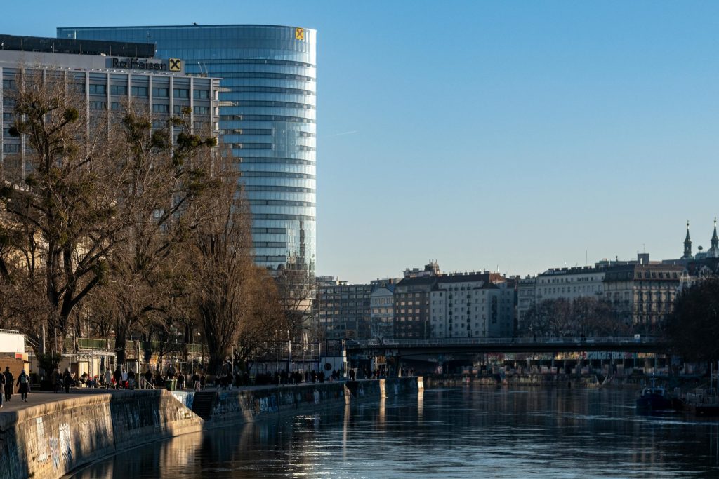 Navigating the Loan Landscape: A Deep Dive into UniCredit Bank Serbia and Raiffeisen Banka’s Instant Financing Options - empréstimo em 10 minutos na Sérvia