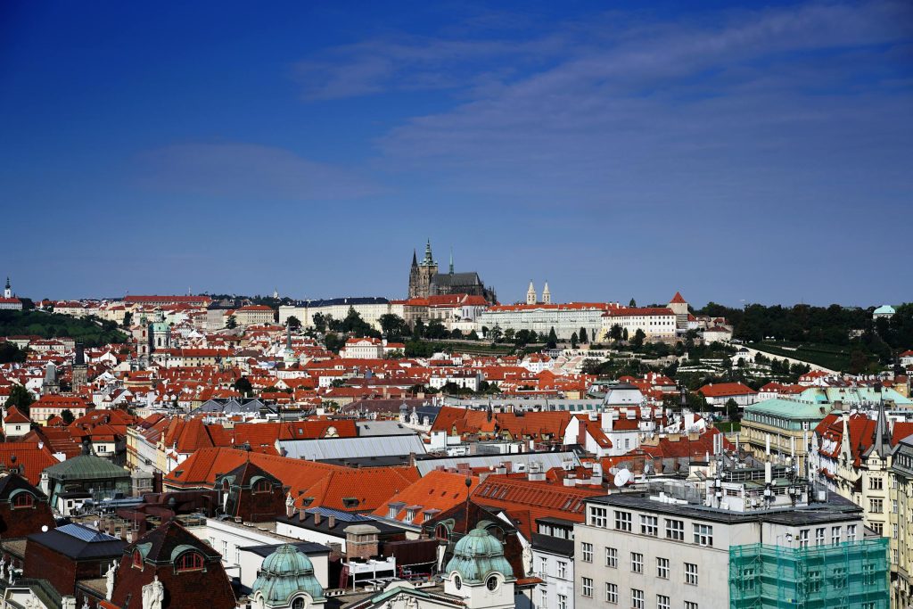 Comparative Analysis of MSC Salaries in the Czech Republic vs. Other European Countries - Salários da MSC na república tcheca